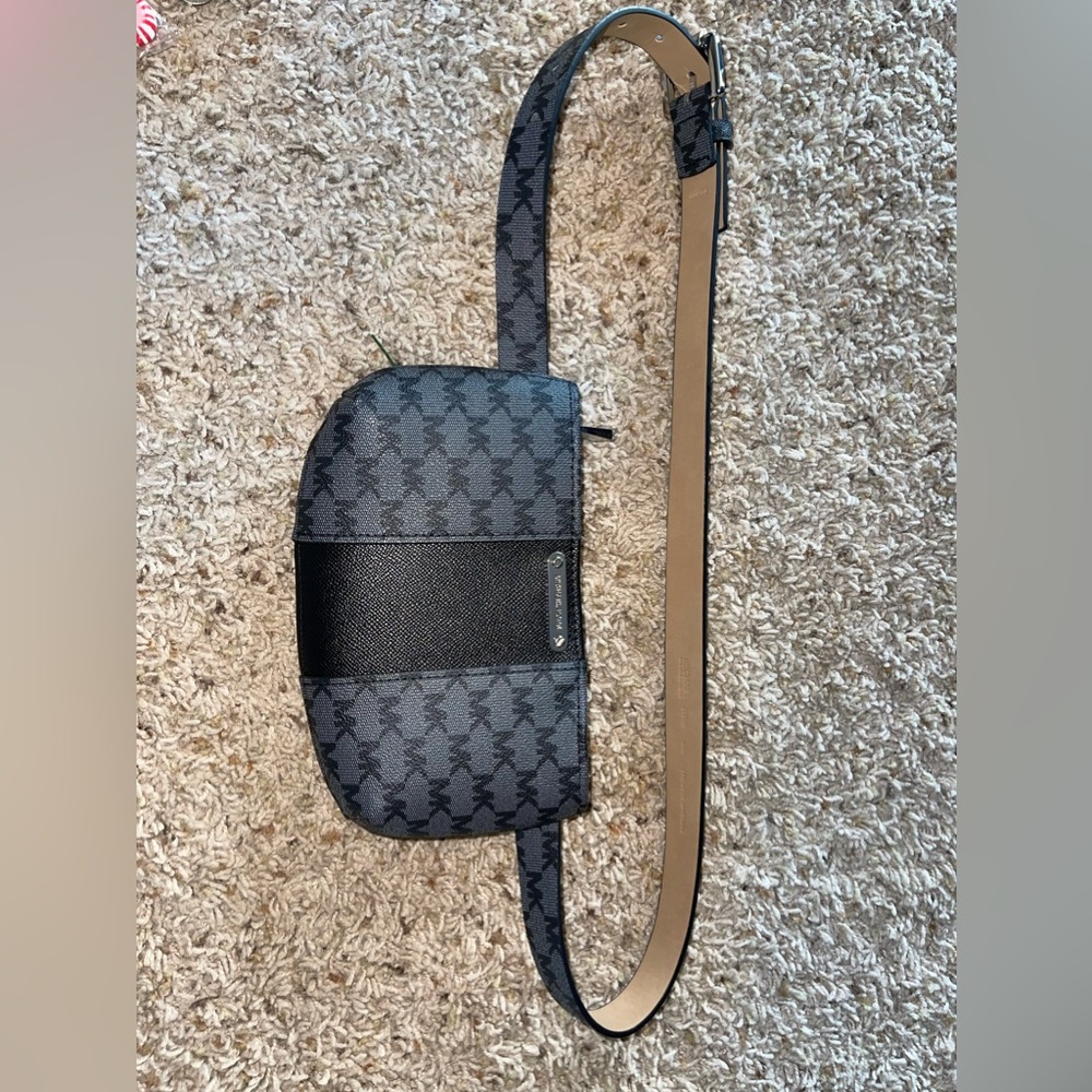 MK wallet belt
